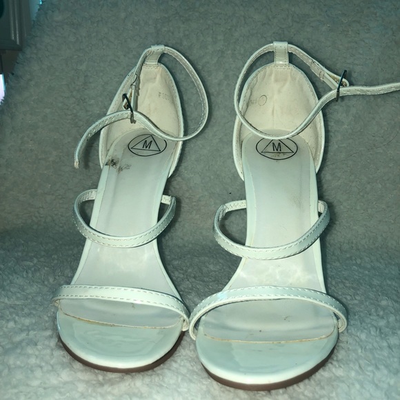 White heels. Size 3 - Picture 4 of 4